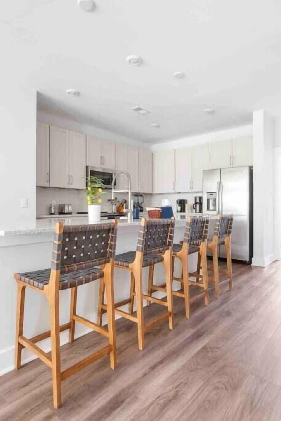 House, Multiple Beds (The Trendy In Park Circle Mins to DT ) | Private kitchen