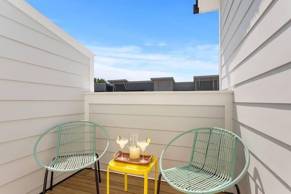 House, Multiple Beds (The Trendy In Park Circle Mins to DT ) | Property grounds