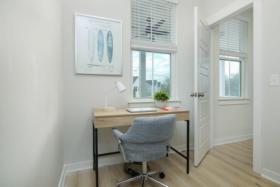 House, Multiple Beds (Happy Ours, Mins to Park Circle, Dtwn) | Interior
