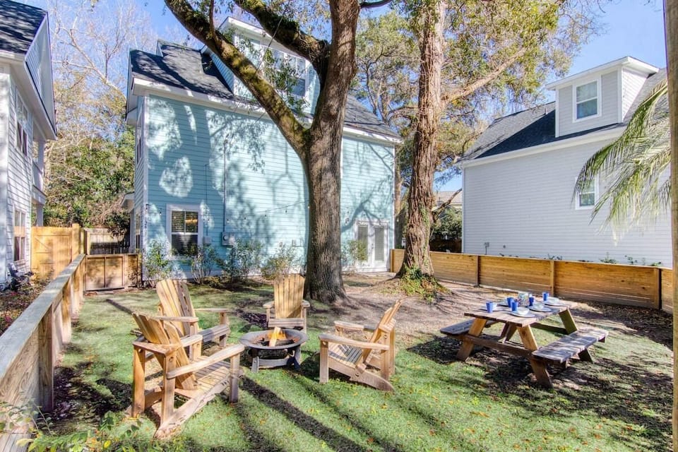 House, Multiple Beds (Ride The Wave,  5 min to Beach,  7 mi) | Outdoor dining
