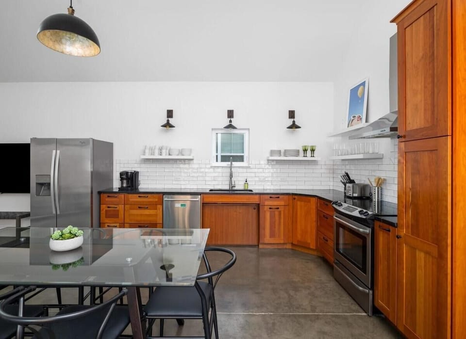 House, Multiple Beds (The Polygon, Park Circle,  Pet Friend) | Private kitchen