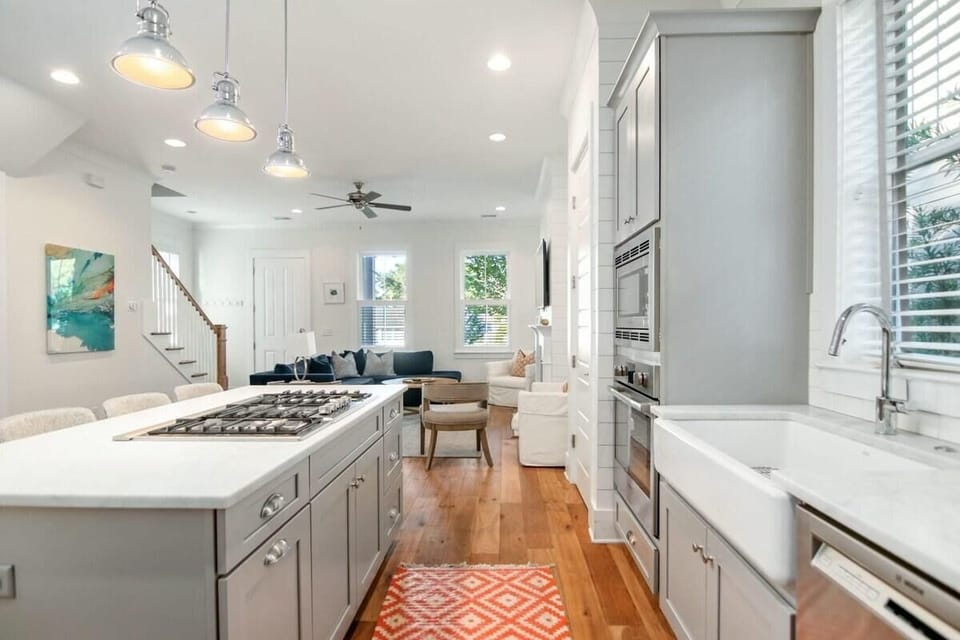 House, Multiple Beds (Shem Creek House- 5 Mins to Dtwn & Be) | Private kitchen