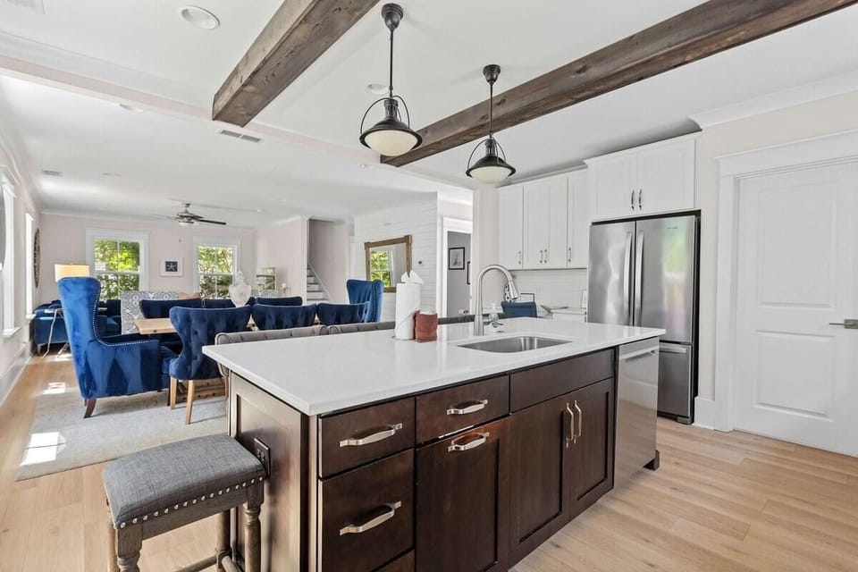 House, Multiple Beds (Mt Pleasant Beach Retreat- Mins to Be) | Interior