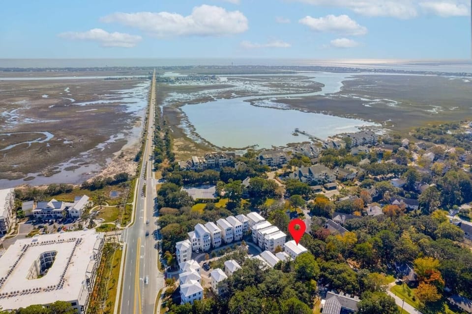 House, Multiple Beds (Mt Pleasant Beach Retreat- Mins to Be) | Aerial view