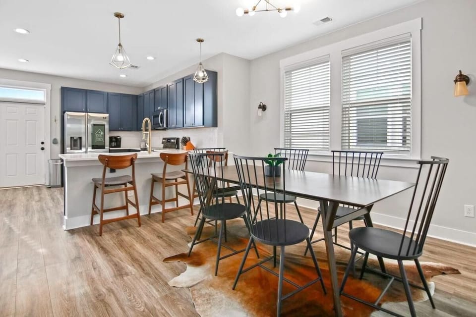 House, Multiple Beds (Penny Lane,  Park Circle,  15m dwtn C) | Dining
