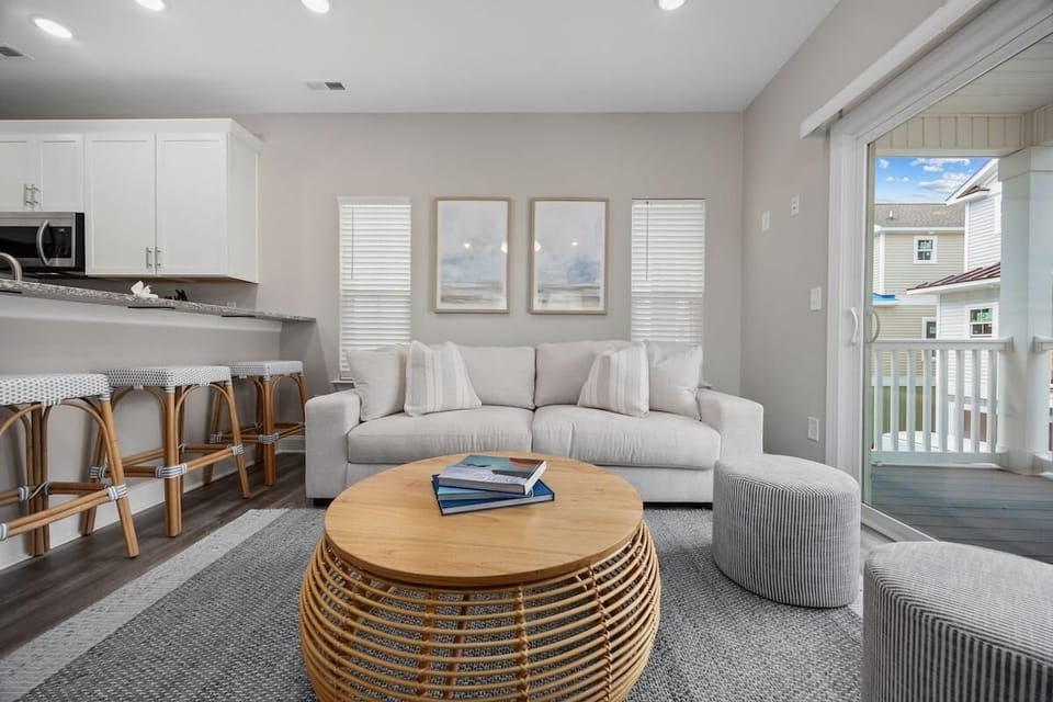 House, Multiple Beds (Ace Basin-Across Ocean-Pet Friendly) | Living area
