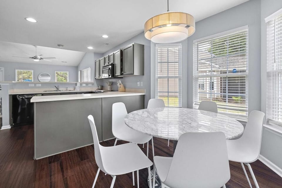 House, Multiple Beds (Blue Belle - Across from Pool near Cr) | Private kitchen