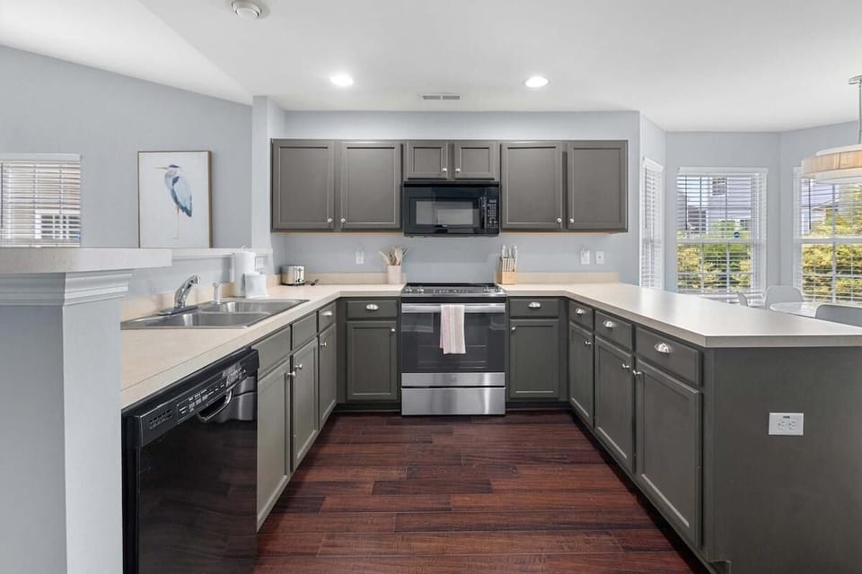 House, Multiple Beds (Blue Belle - Across from Pool near Cr) | Private kitchen