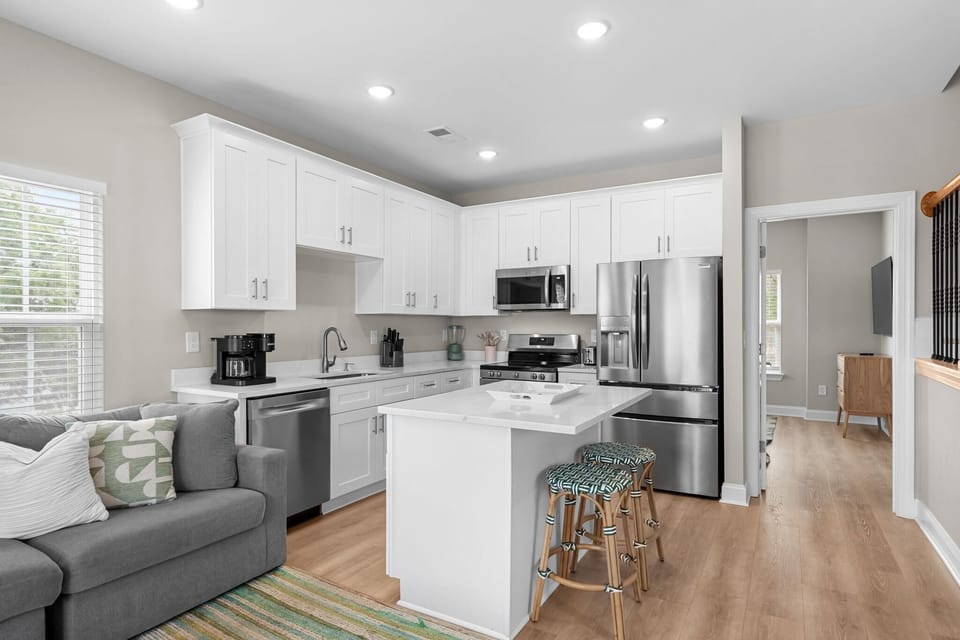House, Multiple Beds (Drift Mint-Ocean View-Dog Friendly) | Private kitchen