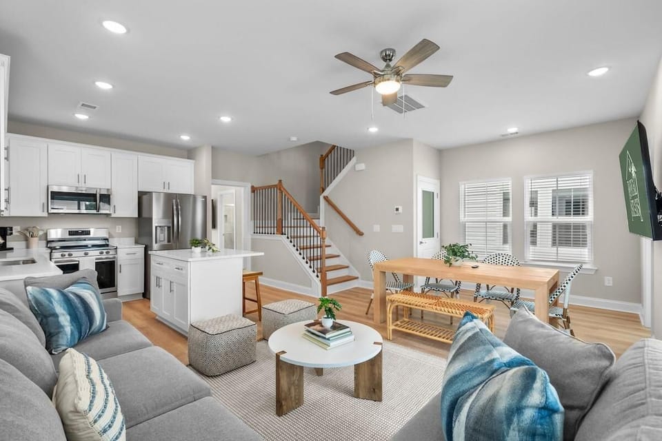 House, Multiple Beds (Sea Level-Across Ocean-Dog Friendly) | Interior