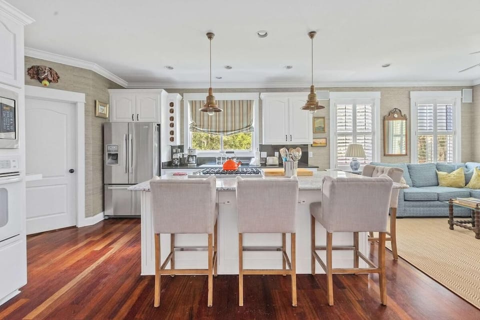 House, Multiple Beds (Boview Hall- Pool, Hot Tub-15 mins to) | Private kitchen