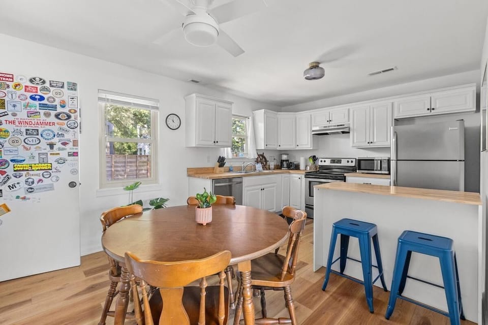 House, Multiple Beds (Shem Shack-Old Village, 5 mins to Bea) | Private kitchen
