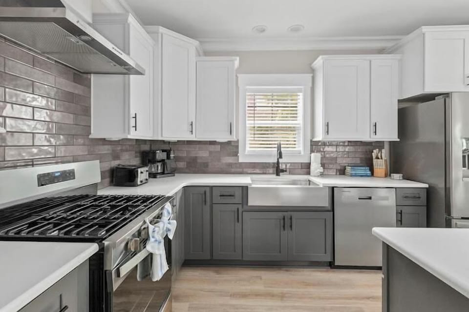 House, Multiple Beds (Beach Belle- Pet Friendly- Luxury Edi) | Private kitchen