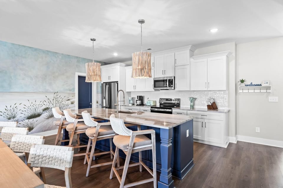 House, Multiple Beds (Between Tides-Pool- Walk to Beach) | Private kitchen