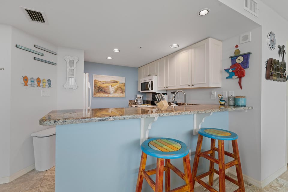 Condo, 1 Queen Bed with Sofa bed (Lovers Key #508) | Private kitchen