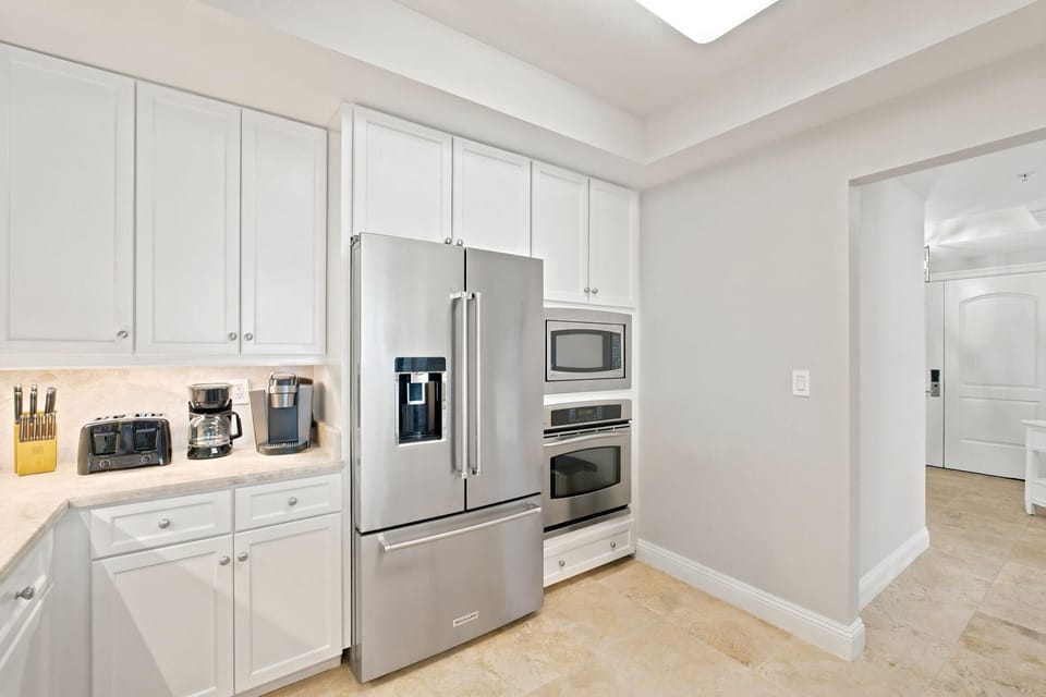 Condo, Multiple Beds (Indigo East 402) | Private kitchen