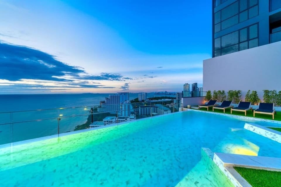 Apartment, 1 Bedroom, Accessible, Smoking | Pool | Outdoor pool