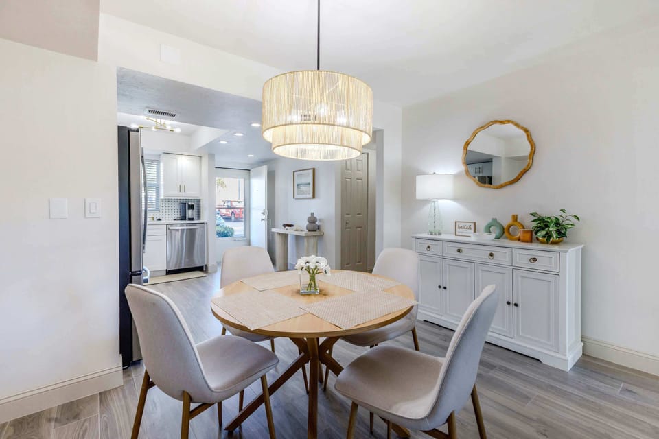 Deluxe Condo, Canal View | Private kitchen | Coffee/tea maker, electric kettle