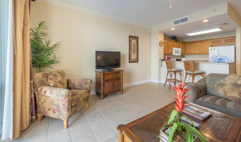 Condo, 1 Bedroom, Balcony | Living room