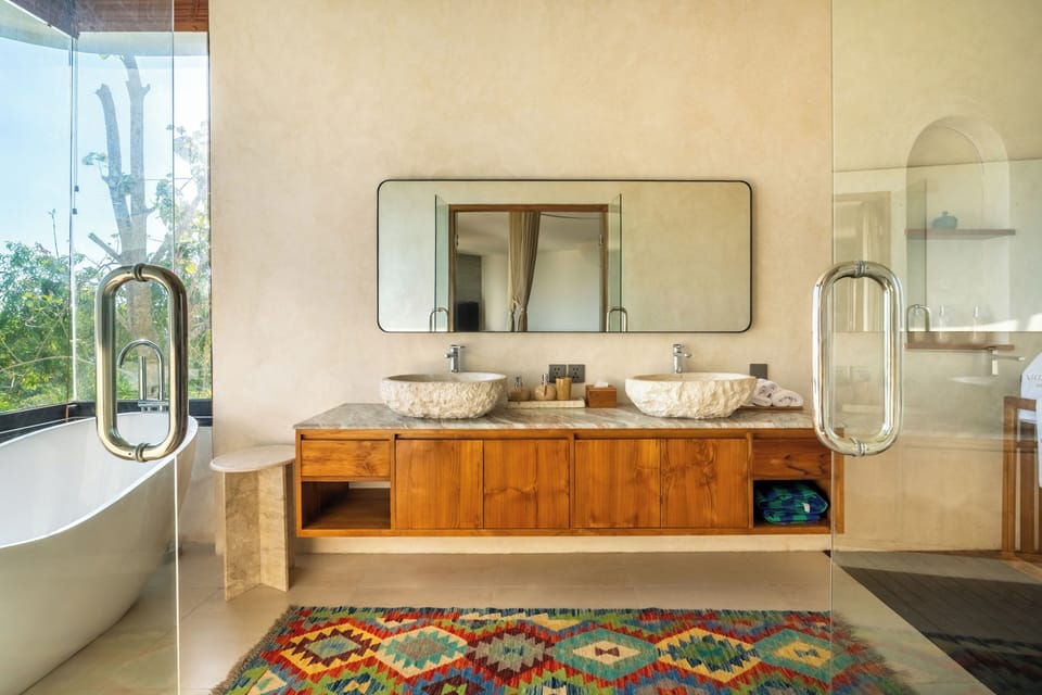 Grand Suite, Ocean View, Sea Facing | Bathroom | Separate tub and shower, rainfall showerhead, free toiletries
