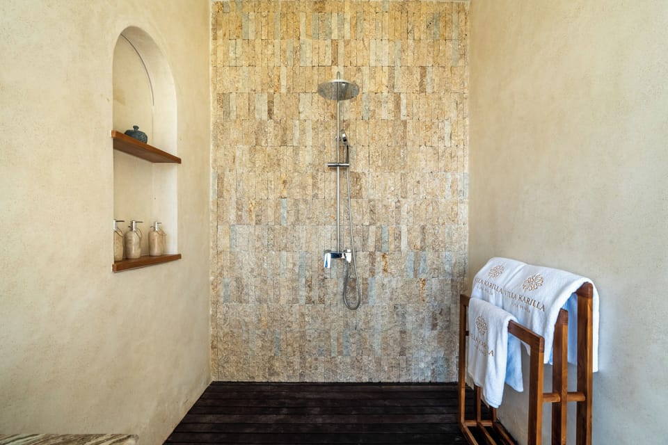 Grand Suite, Ocean View, Sea Facing | Bathroom | Separate tub and shower, rainfall showerhead, free toiletries