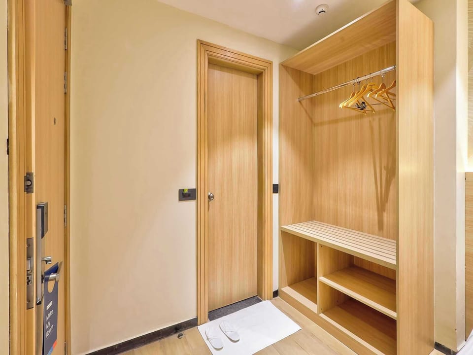 Deluxe Room, Balcony | Interior