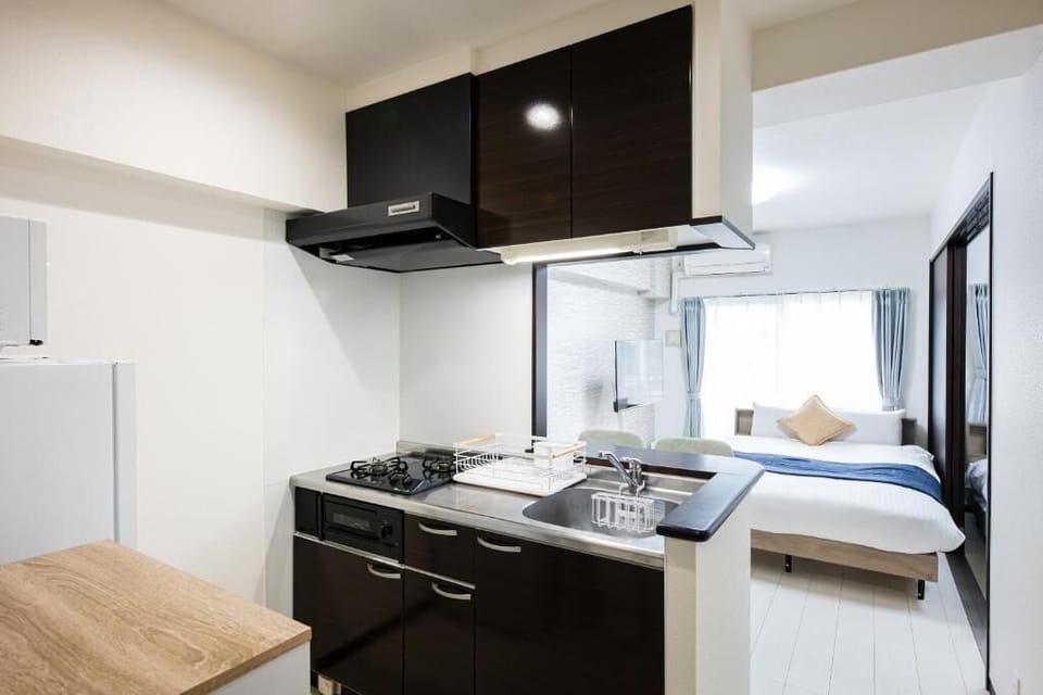 Classic Apartment, Non Smoking (602) | Private kitchen | Fridge, microwave, stovetop, cookware/dishes/utensils