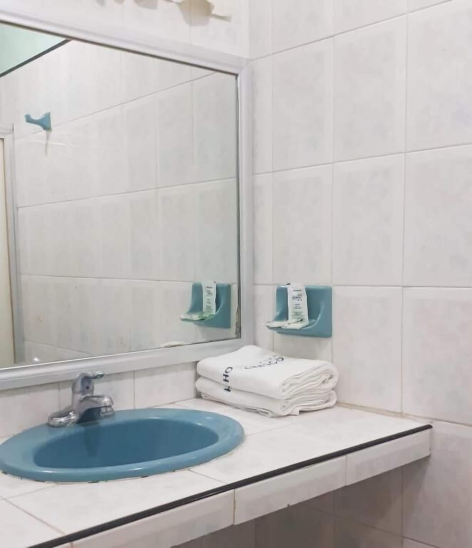 Standard Double Room | Bathroom