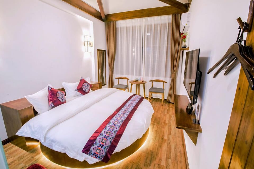 Superior Double Room | Desk, blackout drapes, soundproofing, WiFi (free)