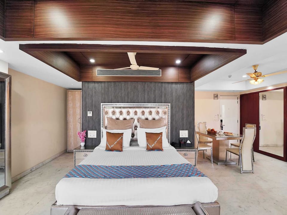 Deluxe Room | Desk, WiFi (free), bed sheets