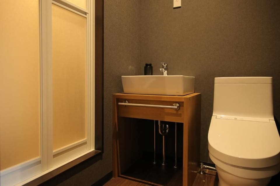 Single Room | Bathroom
