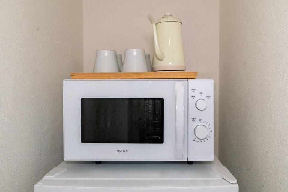Economy Apartment | Microwave