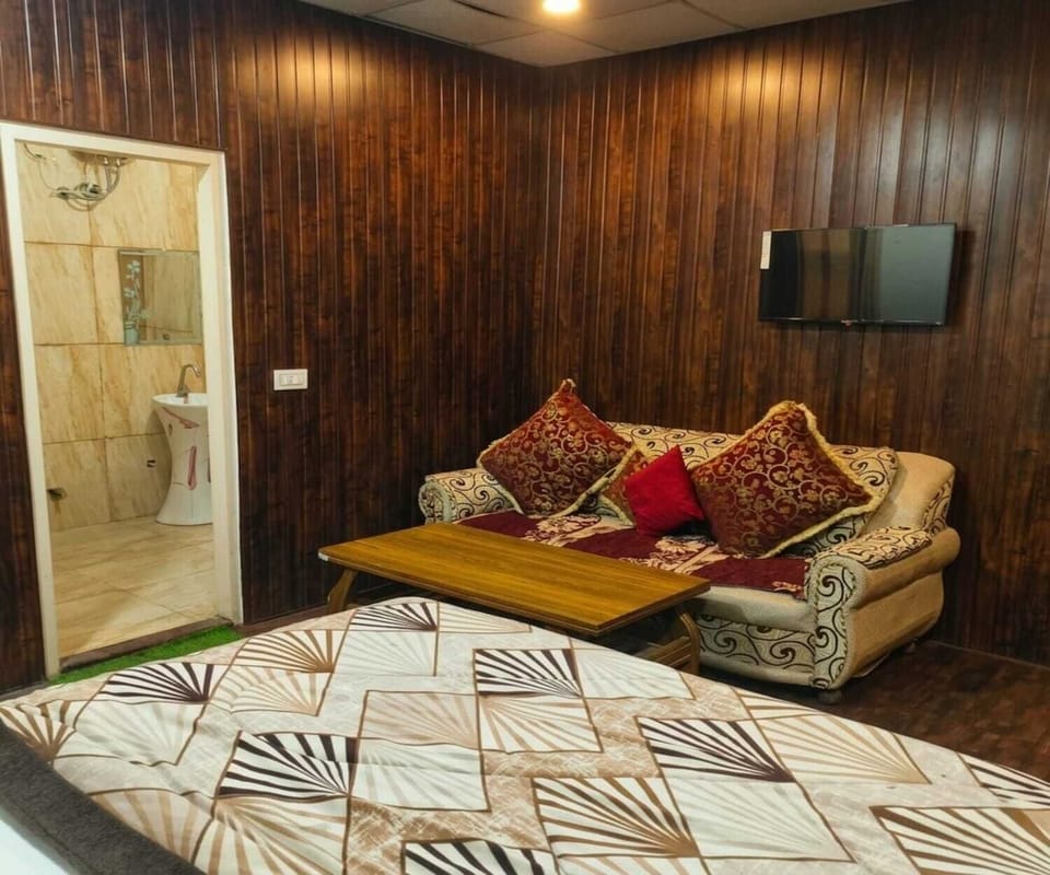 Triple Room | Rollaway beds (surcharge), bed sheets