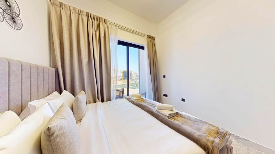 Deluxe Apartment, Balcony, City View | Laptop workspace, iron/ironing board, WiFi (free), bed sheets