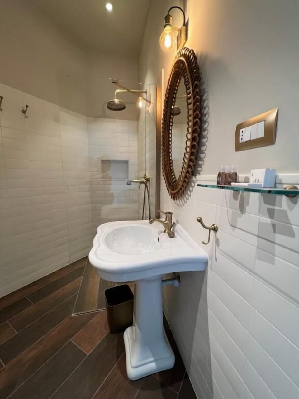 Classic Triple Room, Patio, Garden View | Bathroom