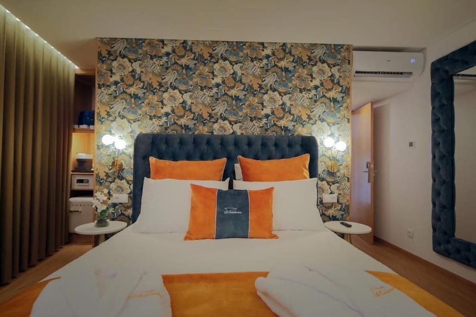 Deluxe Double Room, River View | In-room safe, blackout drapes, soundproofing, WiFi (free)