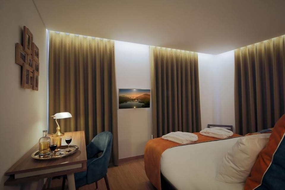Deluxe Double Room, River View | In-room safe, blackout drapes, soundproofing, WiFi (free)