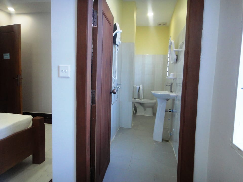 Shower, free toiletries, slippers, towels