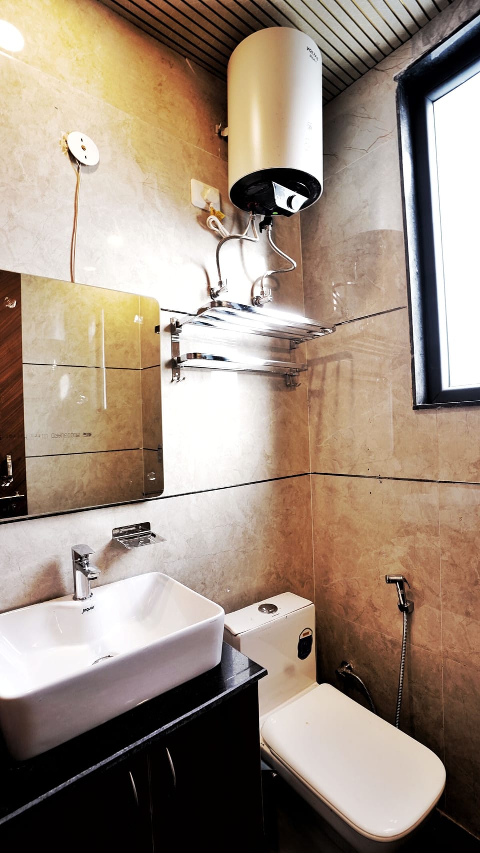 Luxury Shared Dormitory | Bathroom | Shower