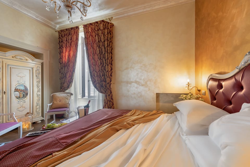 Junior Suite | Minibar, in-room safe, individually furnished, desk