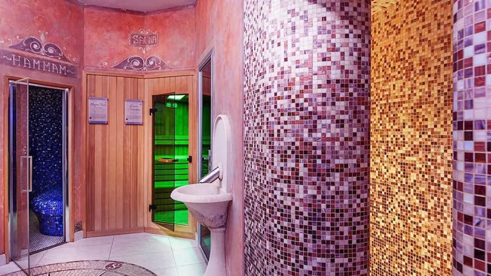 Sauna, hot tub, Turkish bath, body treatments, body wraps, body scrubs