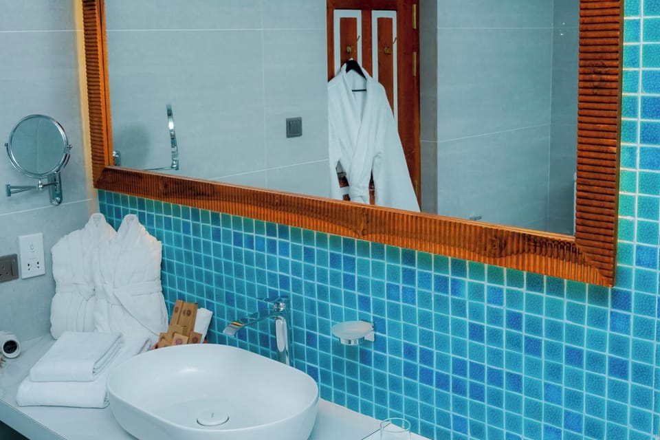 Luxury Suite, Sea View | Bathroom | Combined shower/tub, free toiletries, hair dryer, towels
