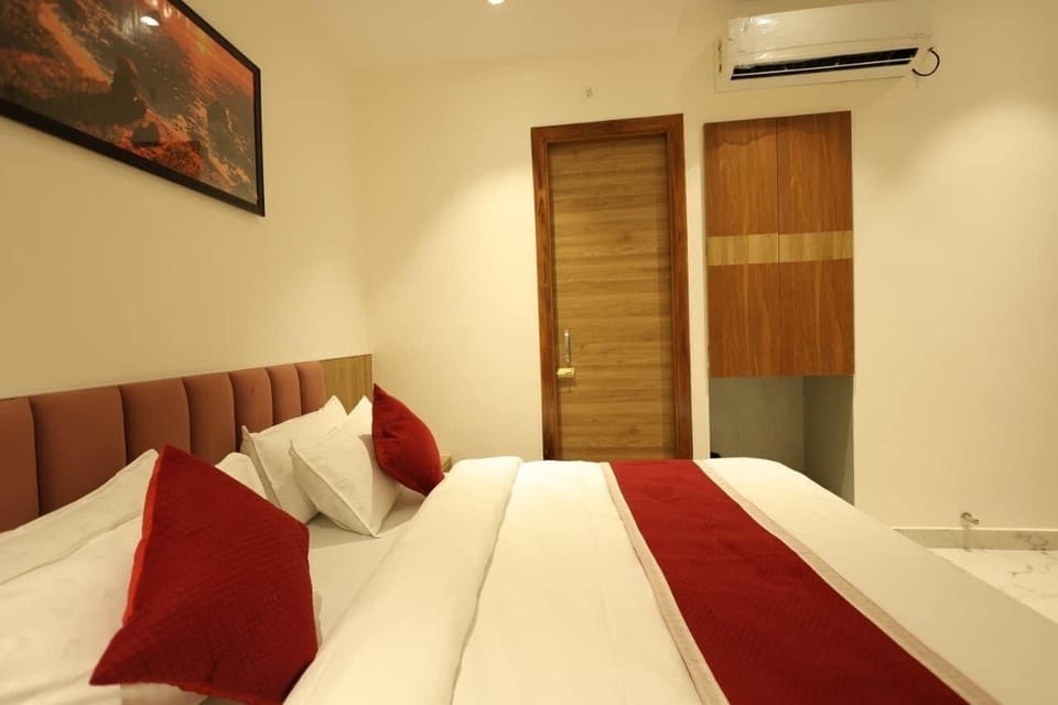 Premium Room, City View | Desk, WiFi (free)