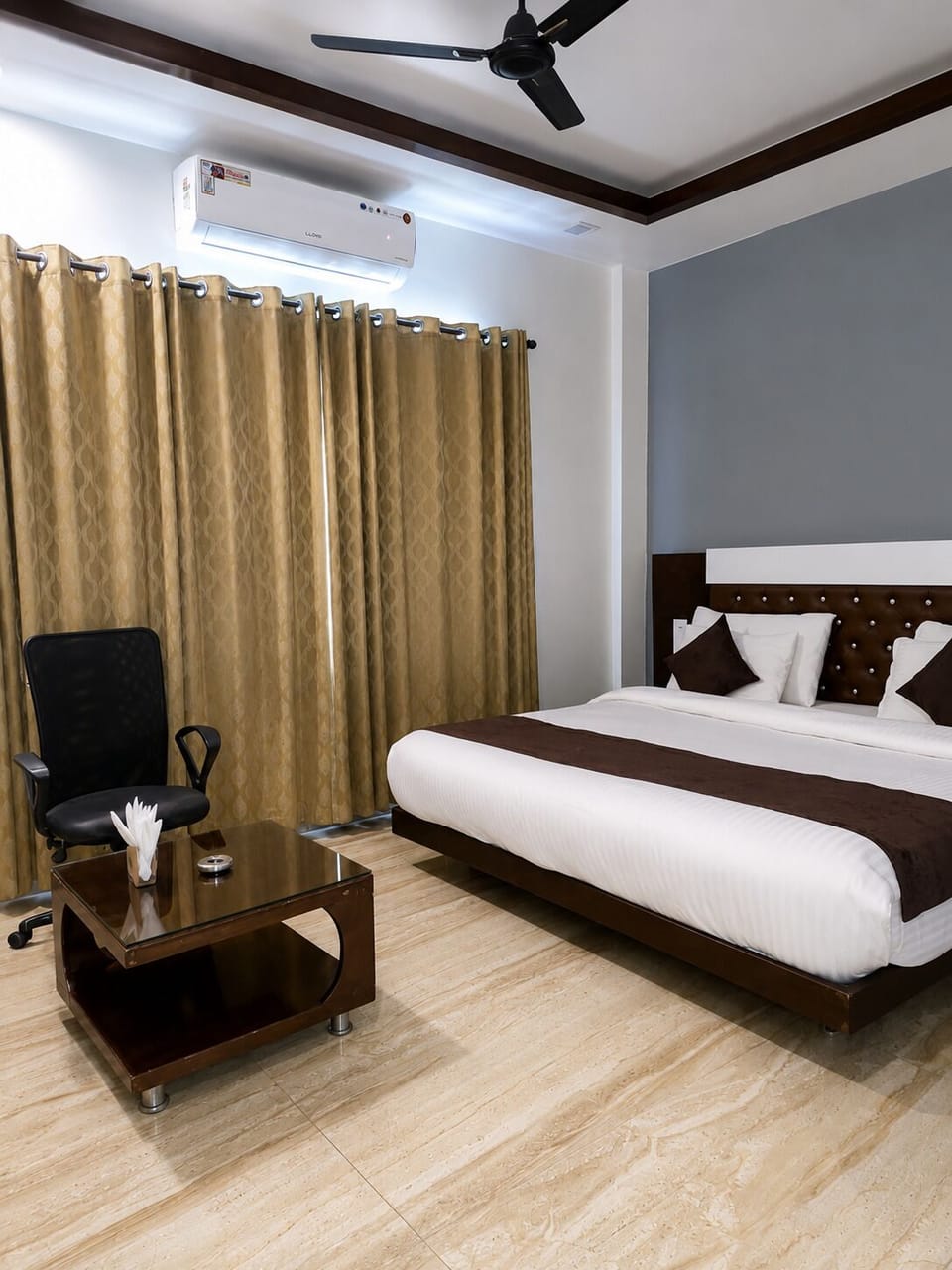 Deluxe Room, City View | Desk, WiFi (free)