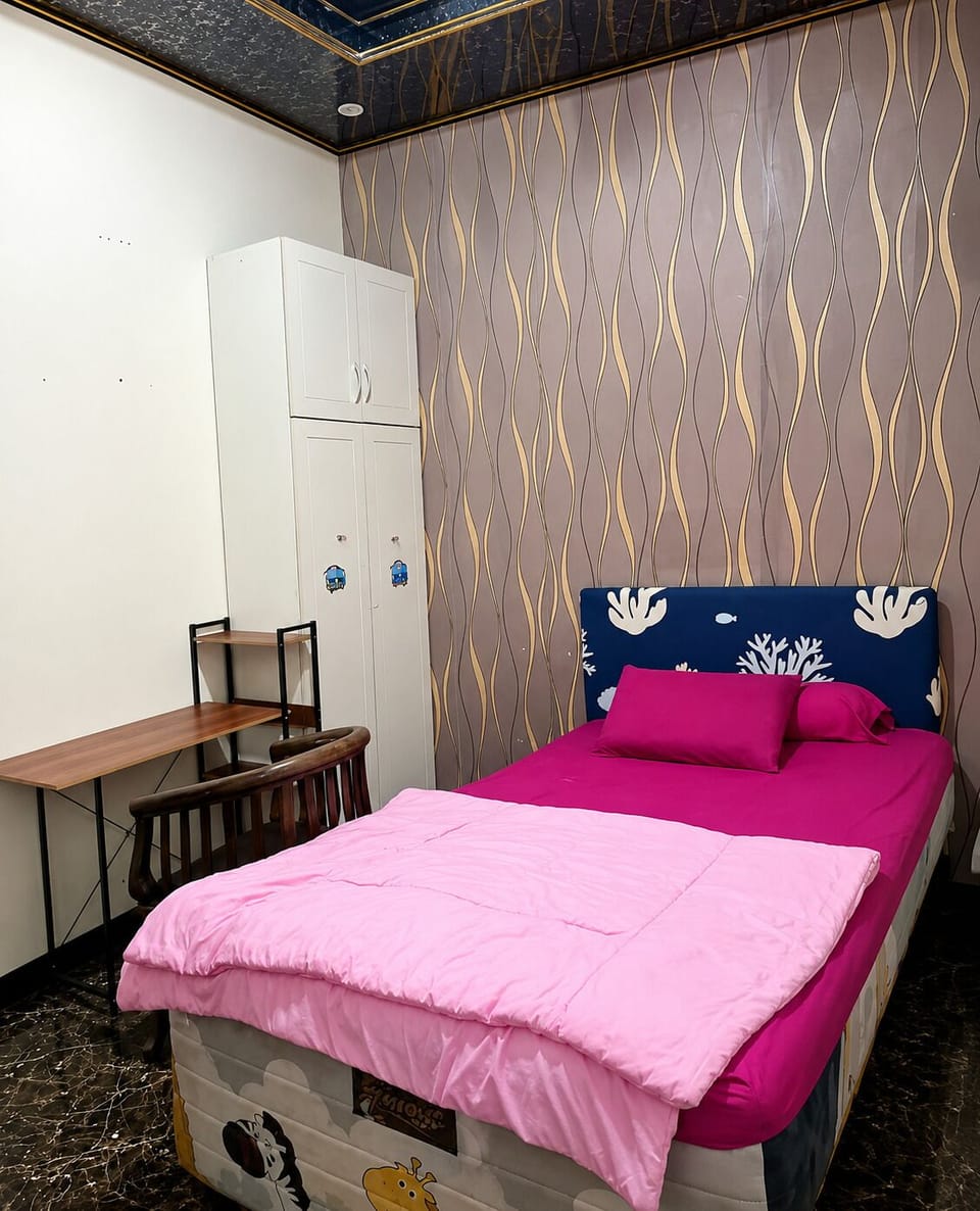 Economy Single Room | Desk