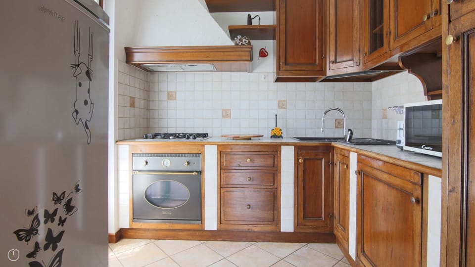 Apartment, 3 Bedrooms, Mountain View | Private kitchen | Espresso maker, coffee/tea maker, electric kettle, highchair