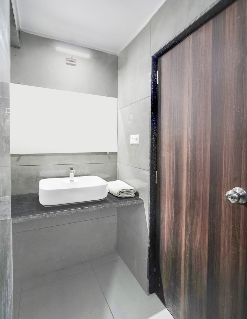 Shower, free toiletries, towels, soap