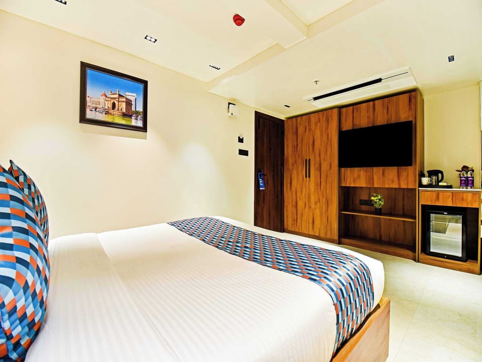 Desk, WiFi (free), bed sheets