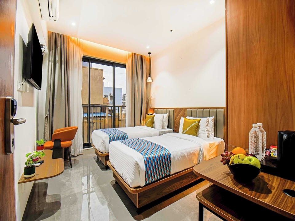 Standard Twin Room | Desk, WiFi (free), bed sheets