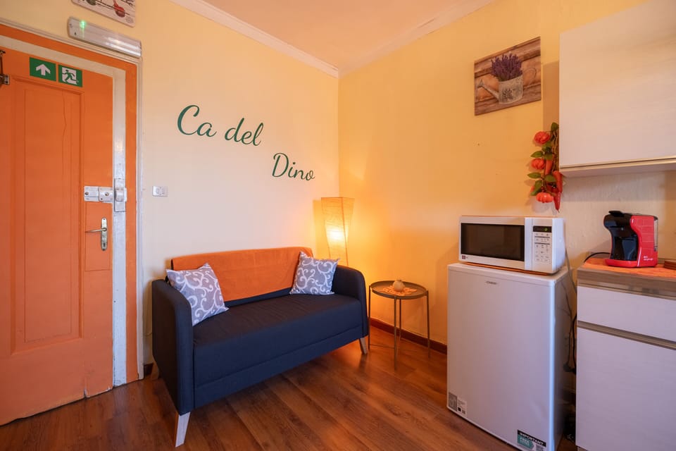 Apartment, 1 Bedroom, Lake View | Living area | 30-inch TV with satellite channels